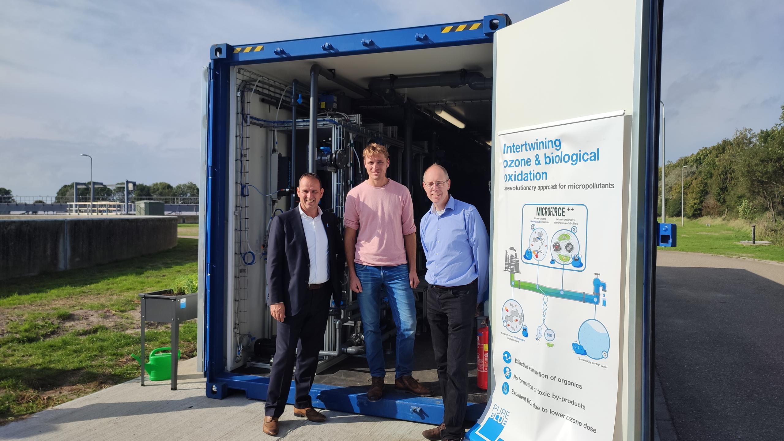 Afbeelding van watermoleculen, representatief voor de innovaties van PureBlue.