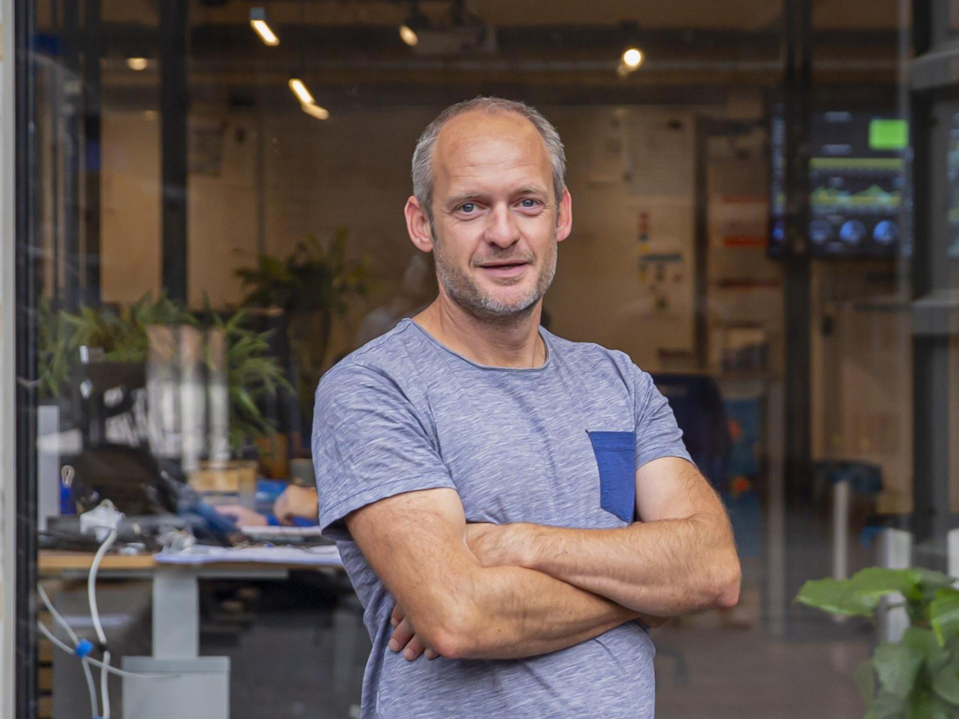 Foto van Sjors, productmanager bij PureBlue.